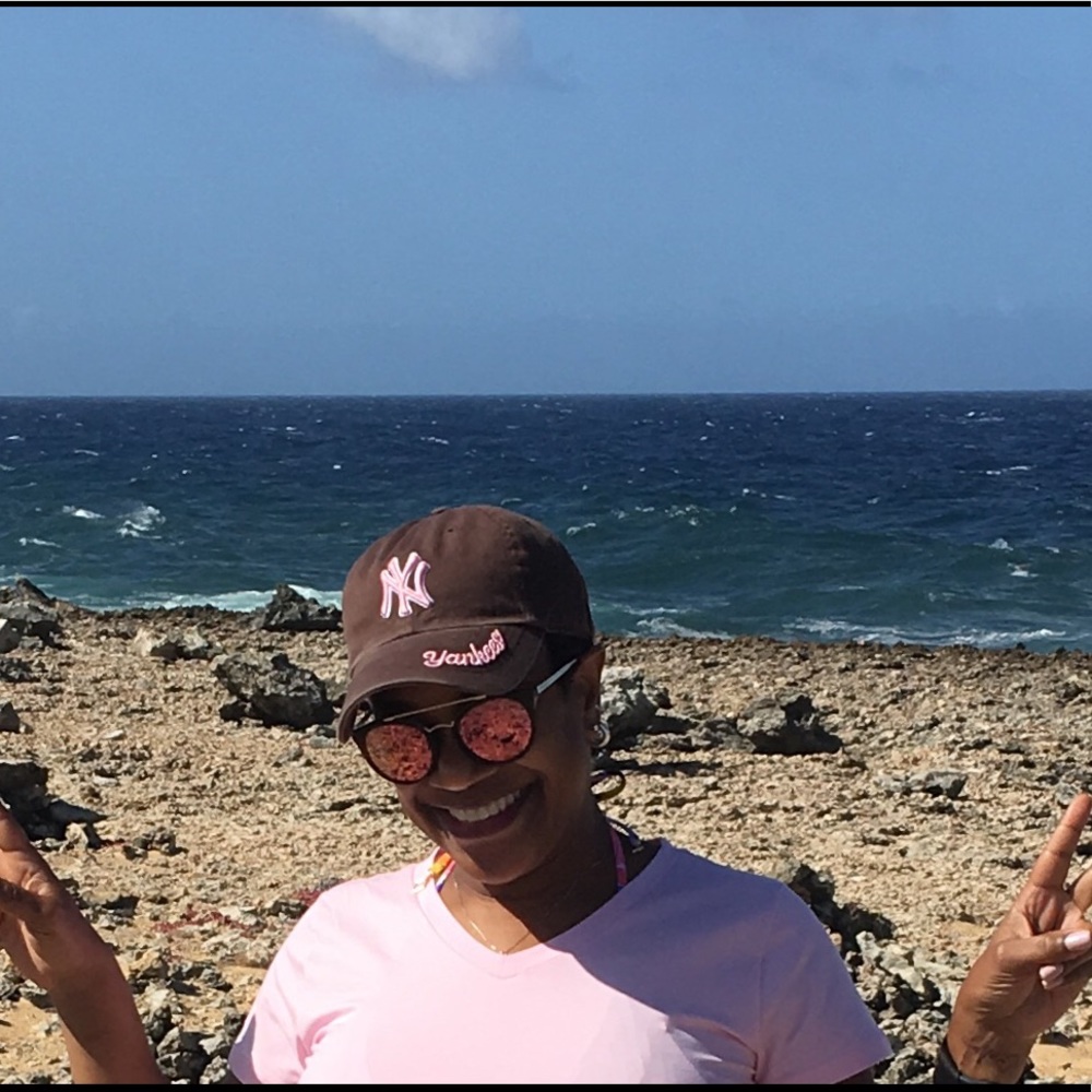 Meet your Posher, Cornita